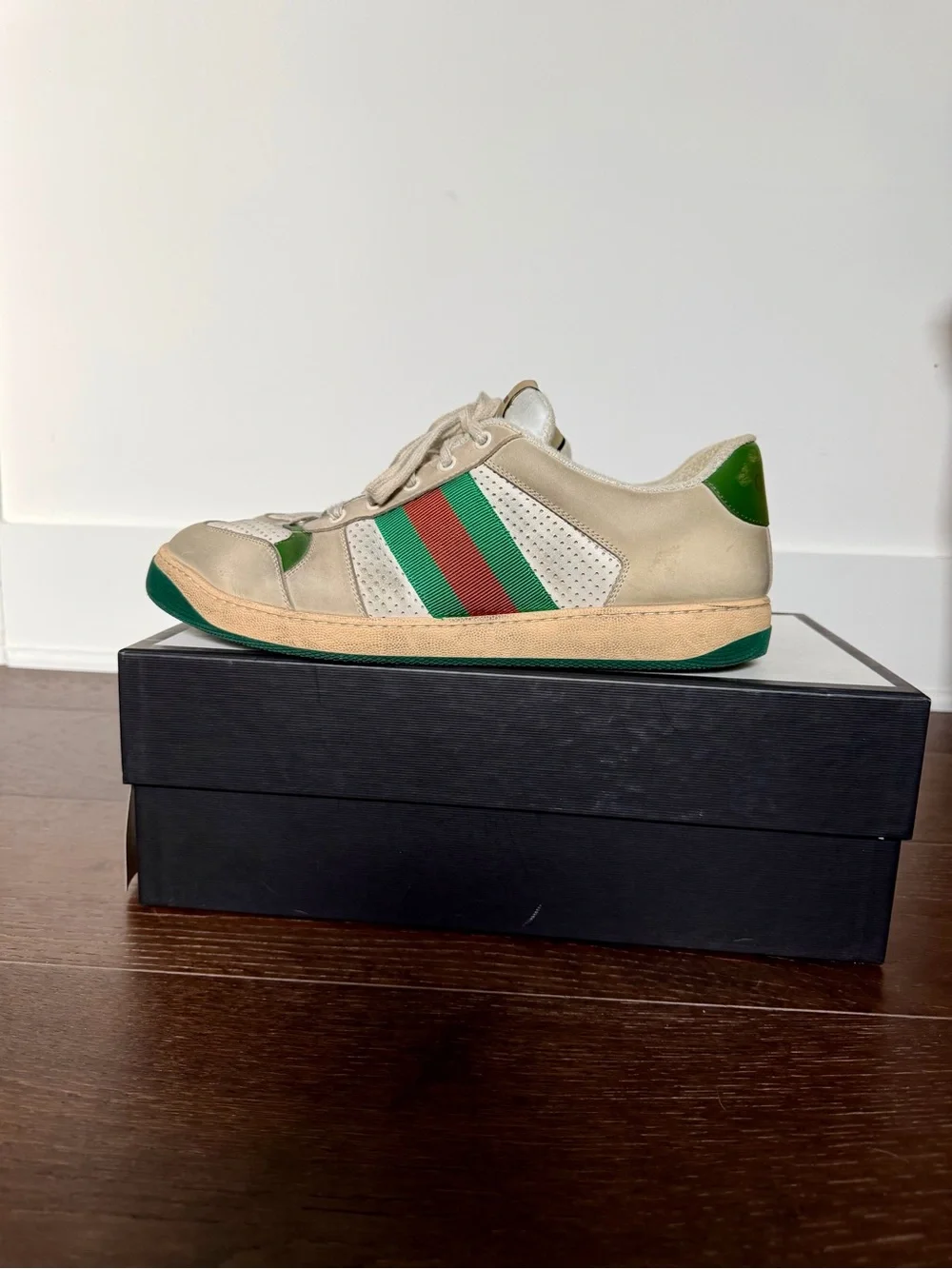 Gucci Street Nabu distressed Beige Leather Sneakers with Green and Red Stripes - Picture 3 of 7